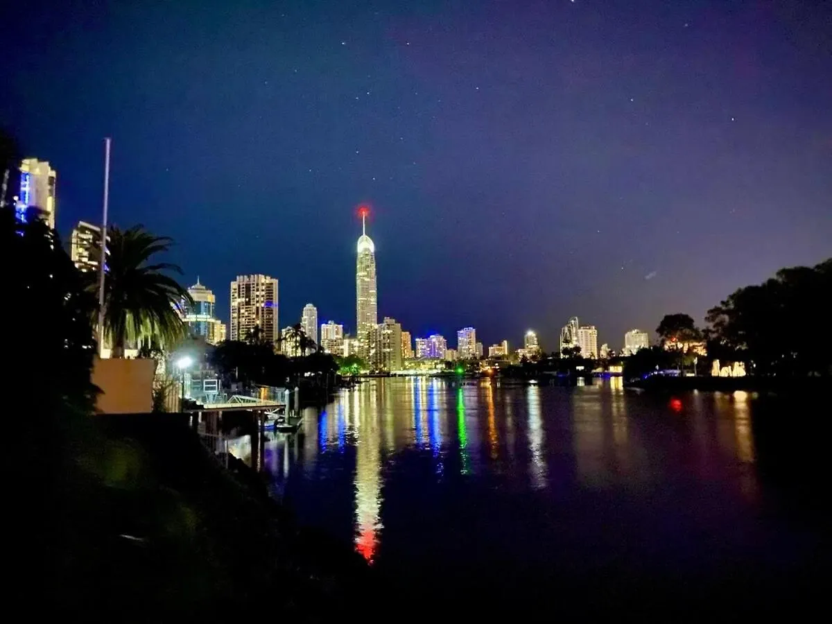Villa Charming Chevron Island Haven- Dog-Friendly Retreat Right On Main River Gold Coast