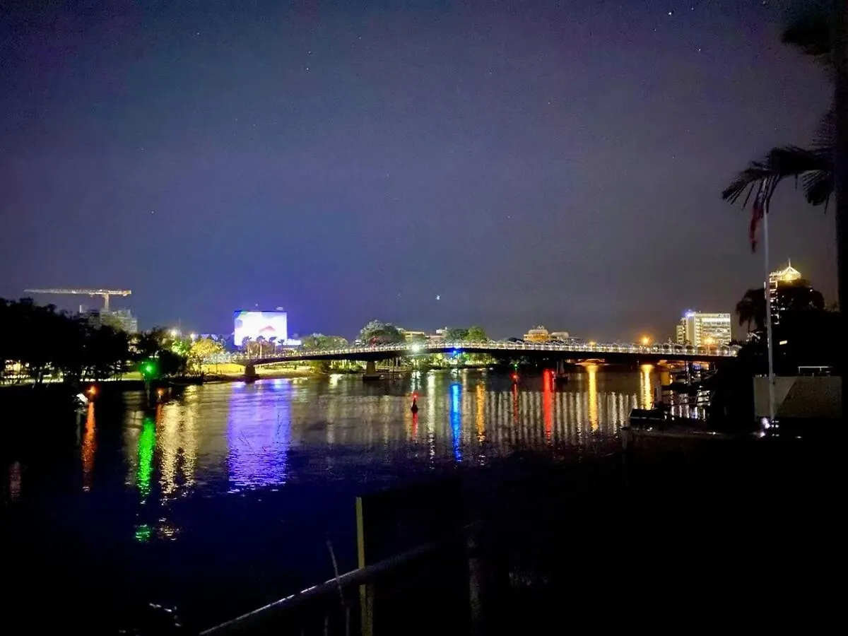 Charming Chevron Island Haven- Dog-Friendly Retreat Right On Main River Gold Coast Australien