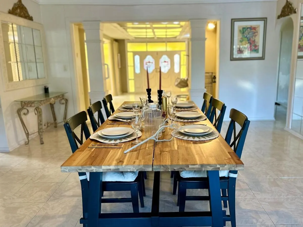 Charming Chevron Island Haven- Dog-Friendly Retreat Right On Main River Gold Coast 0*,  Australien